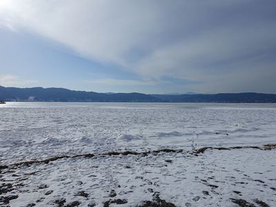 結氷諏訪湖