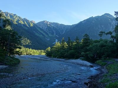 上高地を行く
