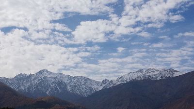 北尾根高原紅葉三昧と雪山